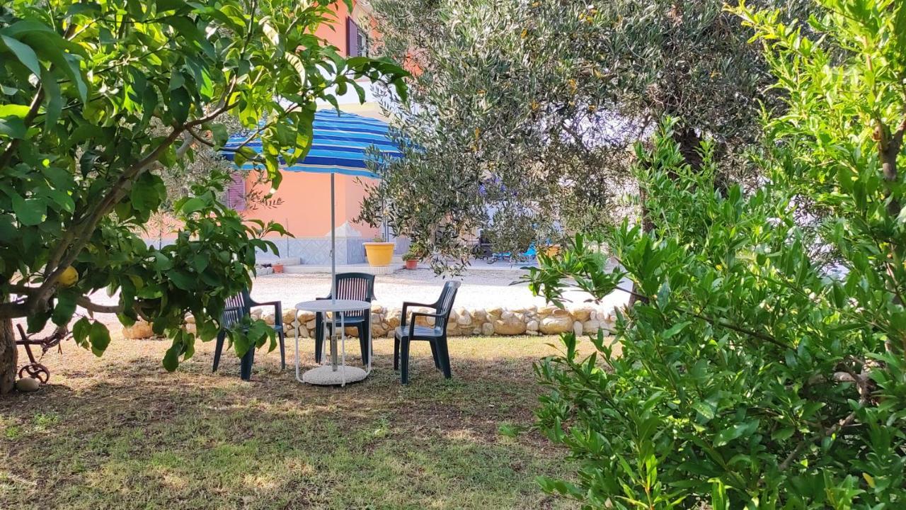 B&B I Tre Ulivi Morro d'Oro Екстер'єр фото
